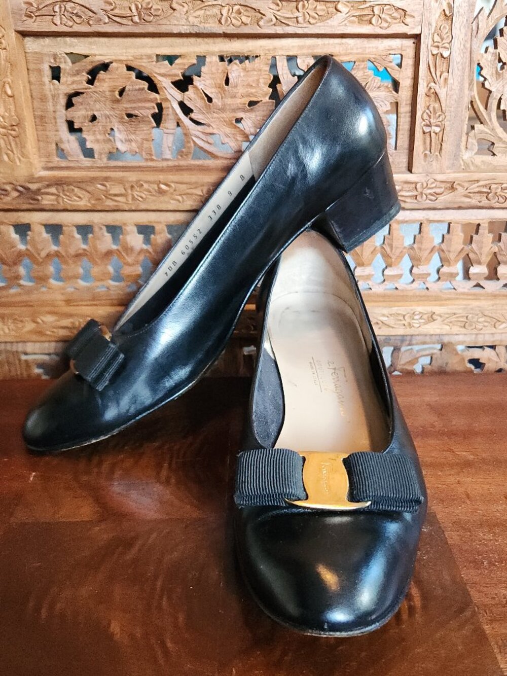 Vintage Salvatore Ferragamo Vara Pump in Black Leather with Grosgrain Bow - 9B